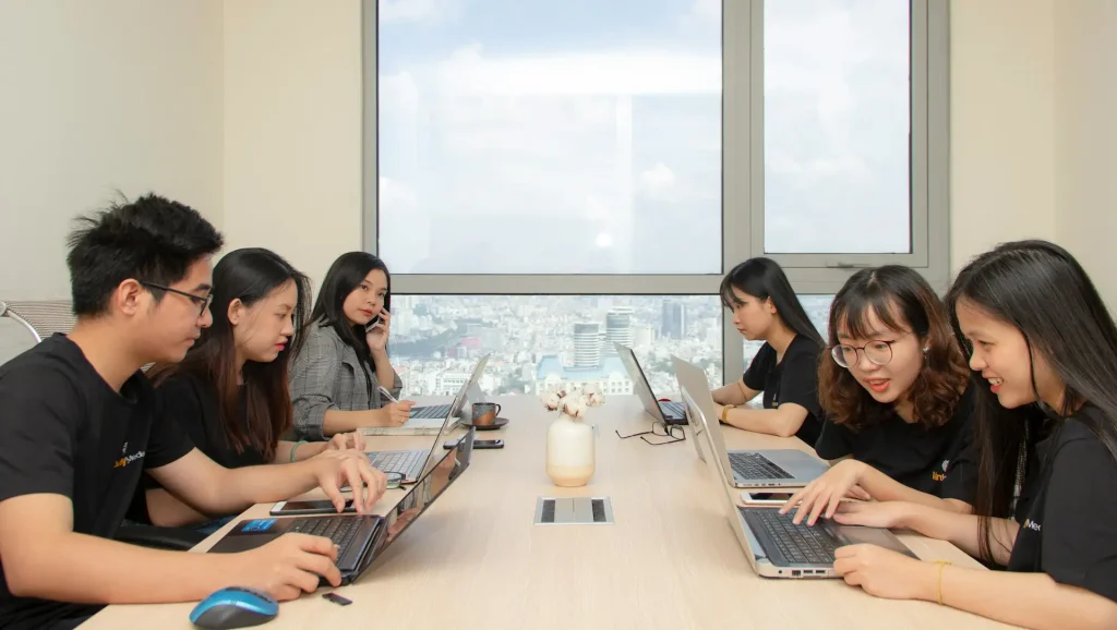 Rayterton Academy menyediakan training IT, bisnis, dan manajemen